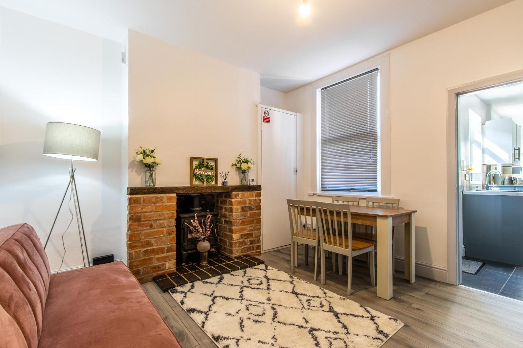 הוילה Warburton House, Newark - Walking Distance From North Gate Train Station & Market Place מראה חיצוני תמונה